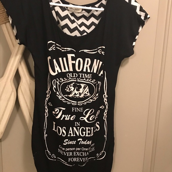 Free Kisses Tops - LDS T-Shirt “Free 😘 Kisses” S/M